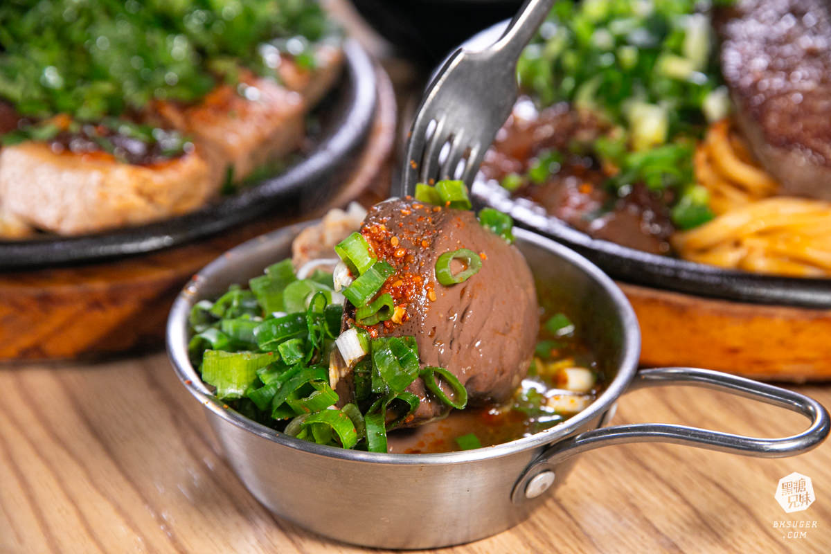 大港參貳牛排｜鹽埕區駁二超夯平價牛排店！台式口味多元的搭配變化、濃湯飲料醬料自己來！