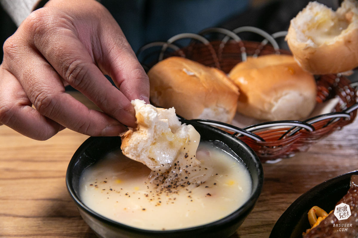 大港參貳牛排｜鹽埕區駁二超夯平價牛排店！台式口味多元的搭配變化、濃湯飲料醬料自己來！
