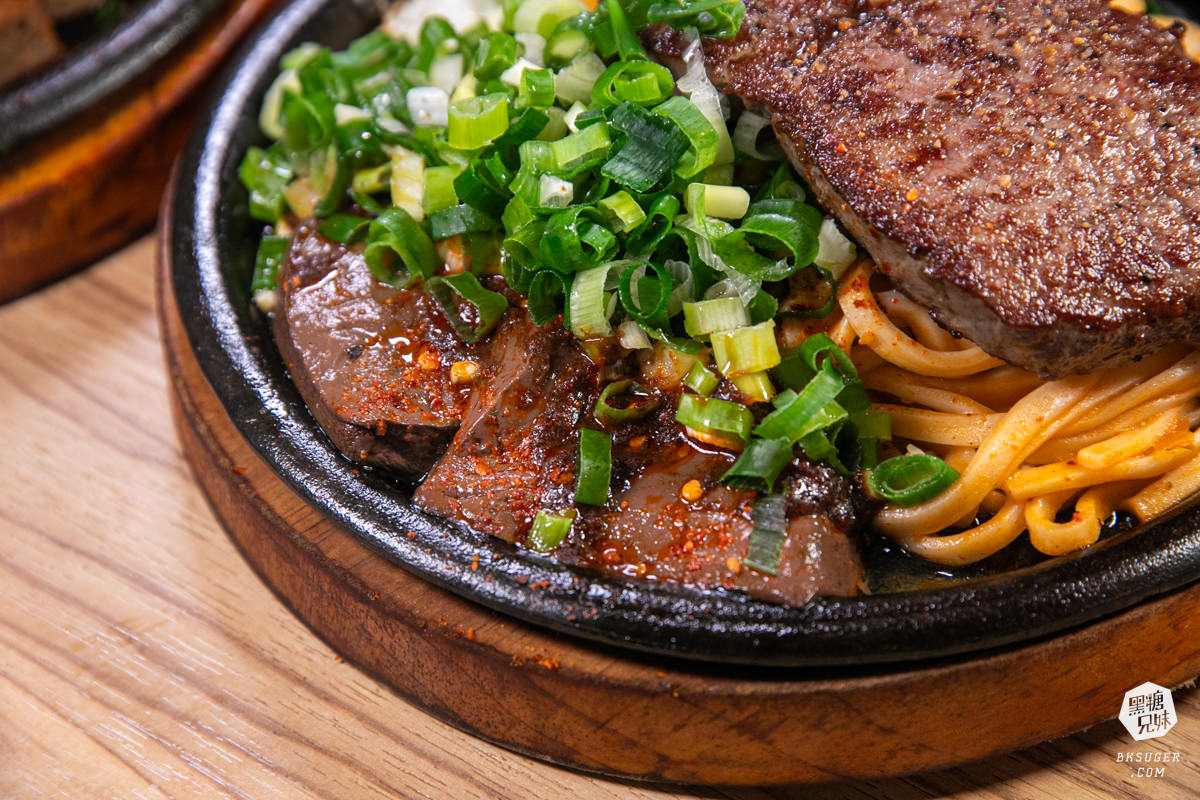 大港參貳牛排｜鹽埕區駁二超夯平價牛排店！台式口味多元的搭配變化、濃湯飲料醬料自己來！