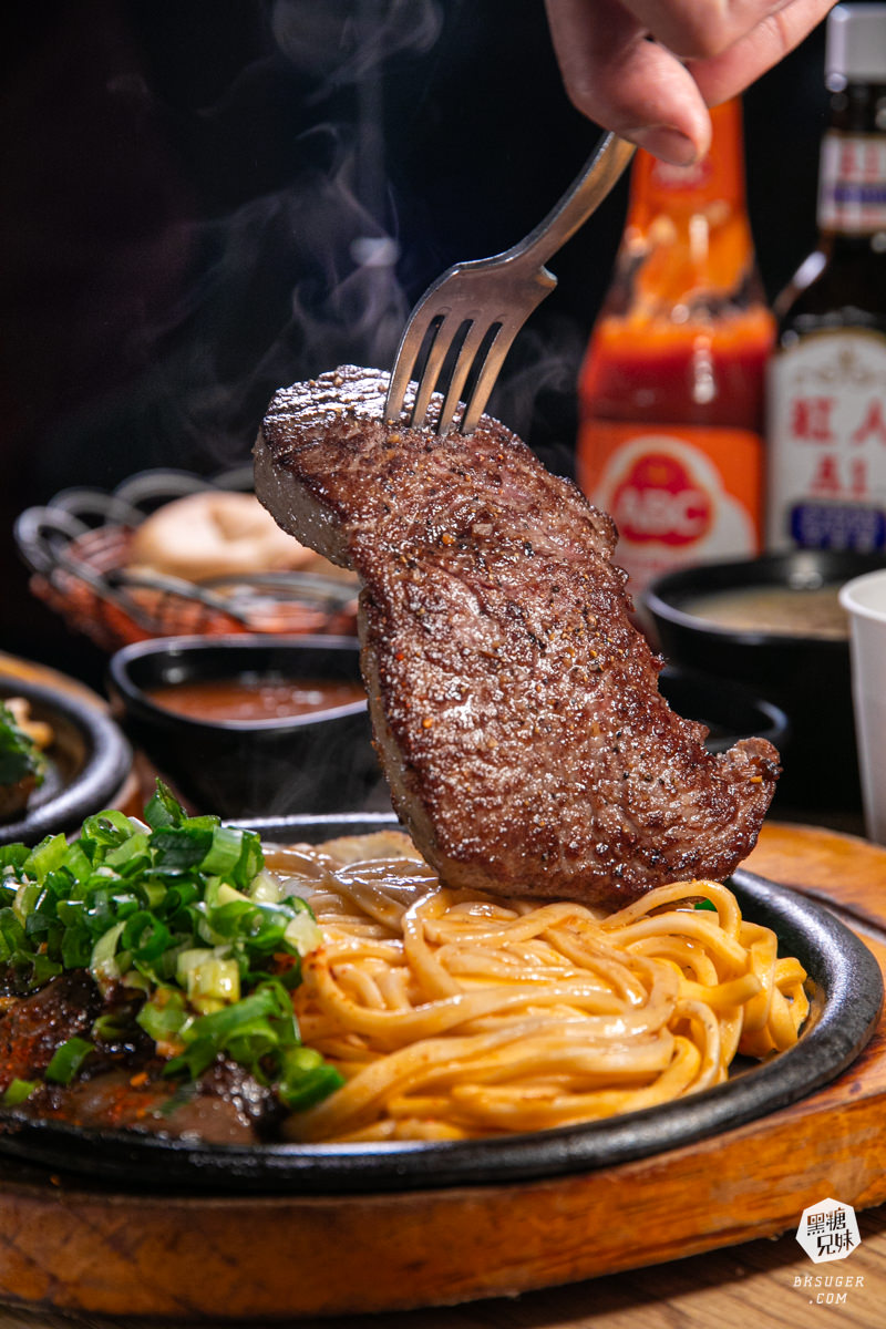 大港參貳牛排｜鹽埕區駁二超夯平價牛排店！台式口味多元的搭配變化、濃湯飲料醬料自己來！