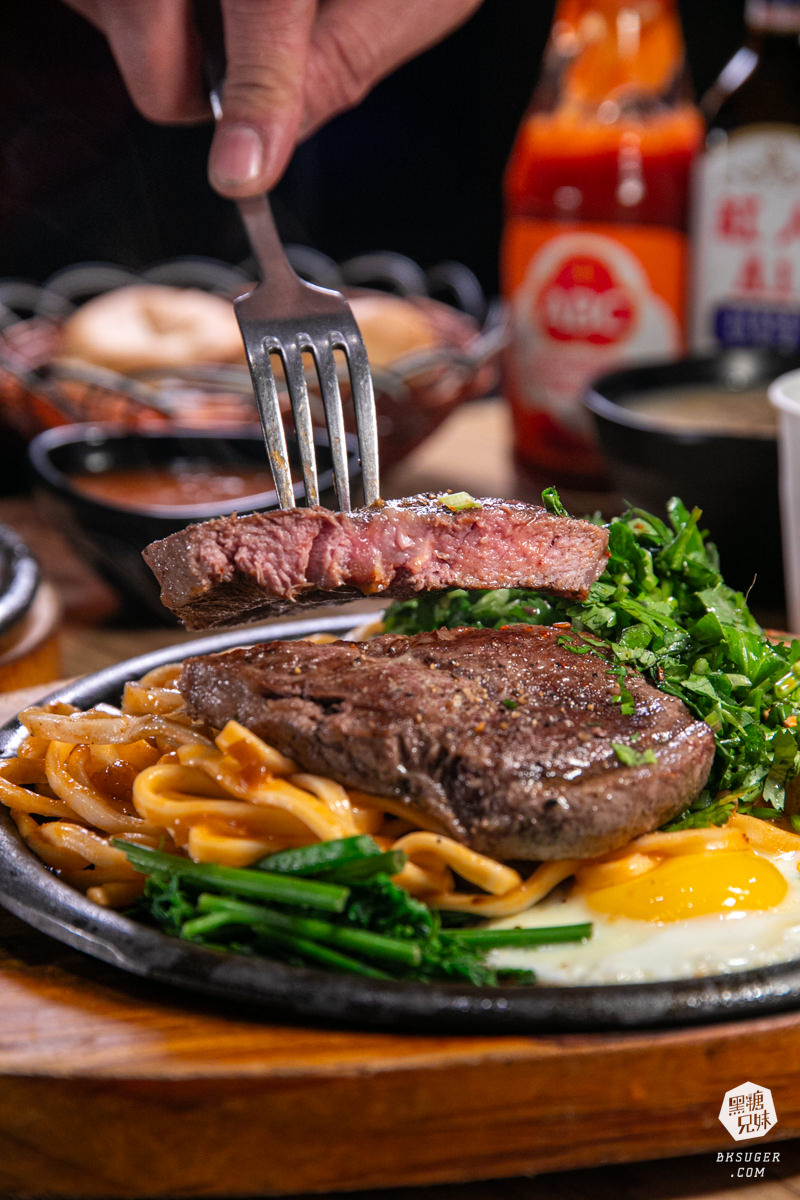 大港參貳牛排｜鹽埕區駁二超夯平價牛排店！台式口味多元的搭配變化、濃湯飲料醬料自己來！