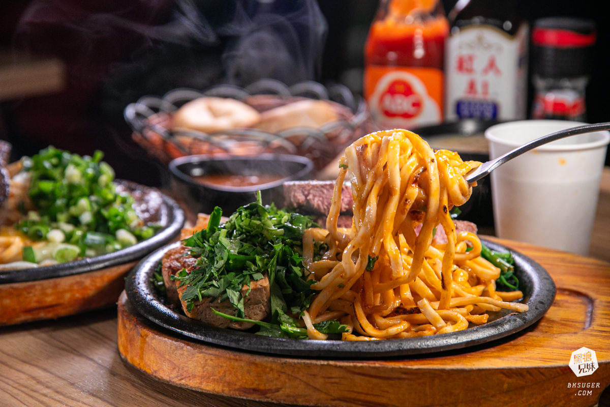 大港參貳牛排｜鹽埕區駁二超夯平價牛排店！台式口味多元的搭配變化、濃湯飲料醬料自己來！