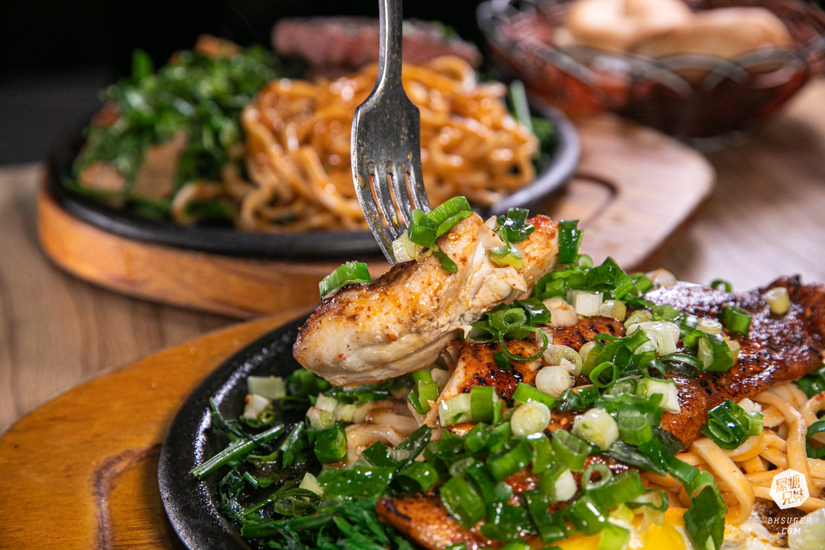 大港參貳牛排｜鹽埕區駁二超夯平價牛排店！台式口味多元的搭配變化、濃湯飲料醬料自己來！