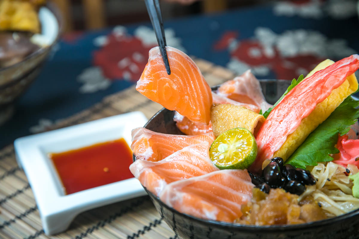 高雄丼飯推薦|全心丼飯專賣|超划算的新鮮生魚片就是要現場品嚐!原騰戶丼飯再現 - 第29張圖 高雄丼飯推薦|全心丼飯專賣|超划算的新鮮生魚片就是要現場品嚐!原騰戶丼飯再現