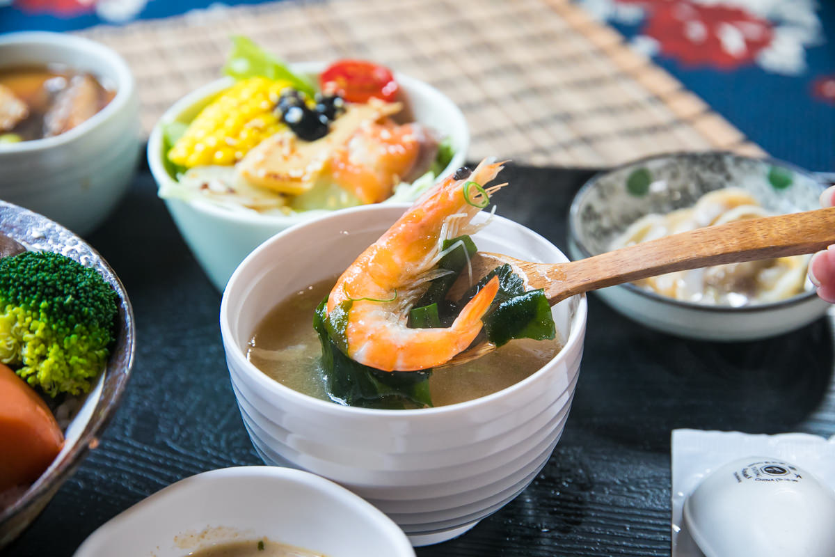 高雄丼飯推薦|全心丼飯專賣|超划算的新鮮生魚片就是要現場品嚐!原騰戶丼飯再現 - 第13張圖 高雄丼飯推薦|全心丼飯專賣|超划算的新鮮生魚片就是要現場品嚐!原騰戶丼飯再現