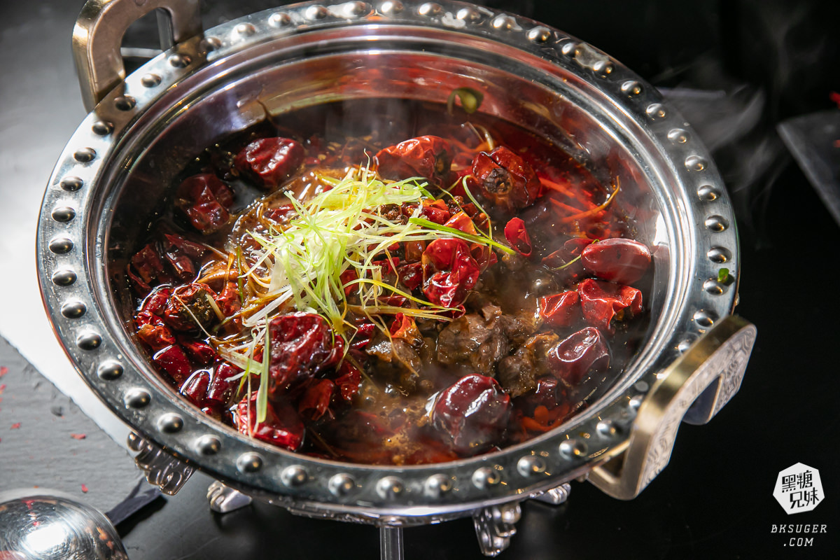 格局餐酒館｜北高雄餐酒館隱密半開放包廂，私隱的極致感｜ 雪茄、餐酒館包場無菜單料理｜2022高雄新開幕雪茄酒吧