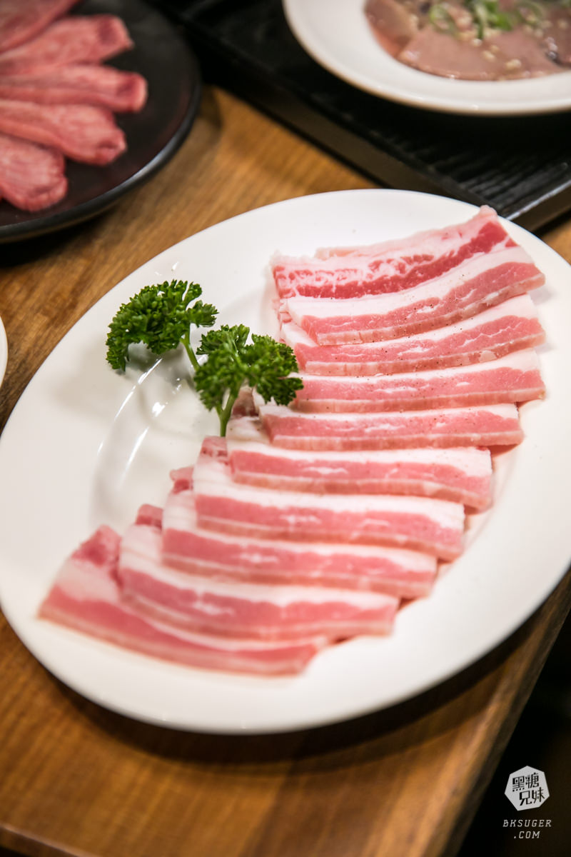 北高雄美食|逸之牛炸牛排博愛店|超狂午間燒肉吃到飽$268|50分鐘定食單人燒肉吃到飽 - 第16張圖 北高雄美食|逸之牛炸牛排博愛店|超狂午間燒肉吃到飽$268|50分鐘定食單人燒肉吃到飽