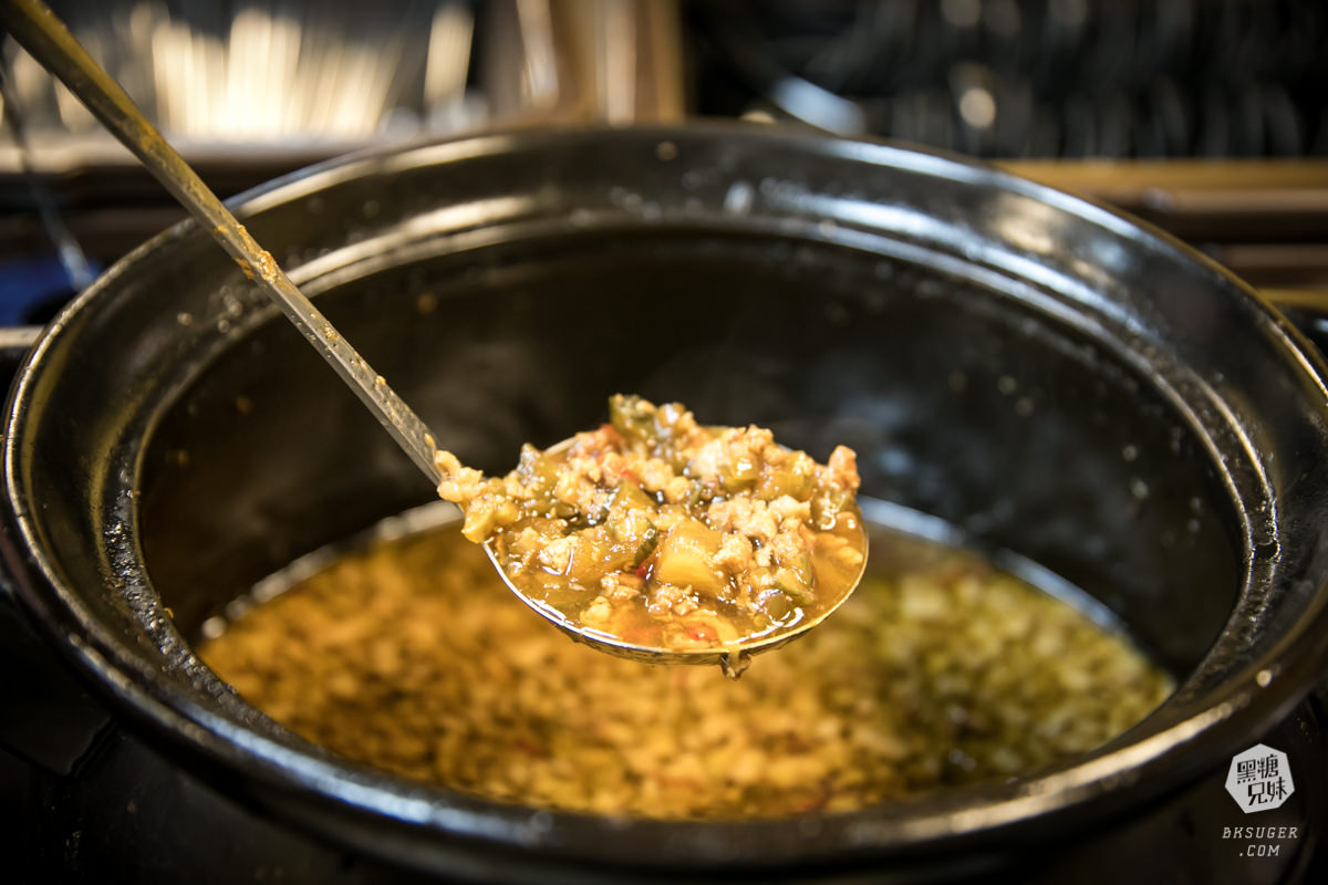 高雄小火鍋推薦｜多福風味火鍋｜回訪率高還有小包廂的用餐區｜料多味美鮮美湯頭