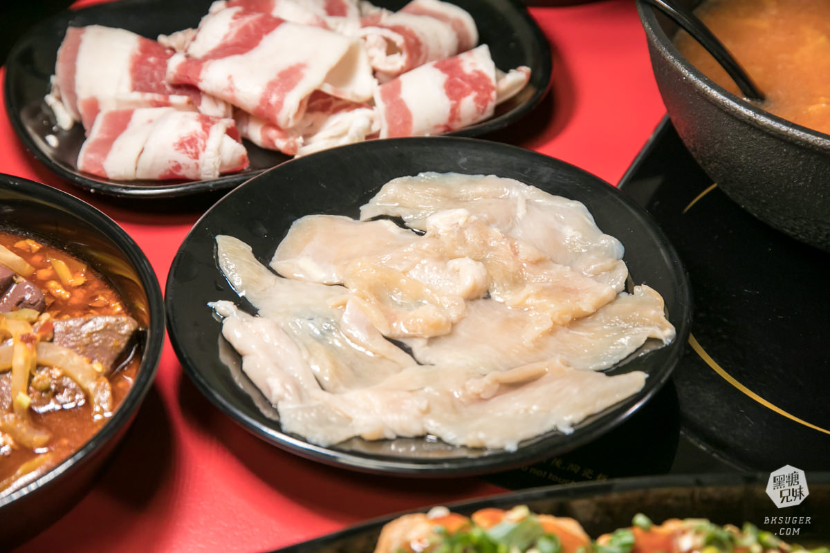 高雄小火鍋推薦｜多福風味火鍋｜回訪率高還有小包廂的用餐區｜料多味美鮮美湯頭