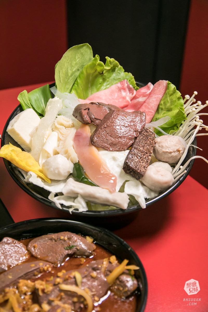 高雄小火鍋推薦｜多福風味火鍋｜回訪率高還有小包廂的用餐區｜料多味美鮮美湯頭