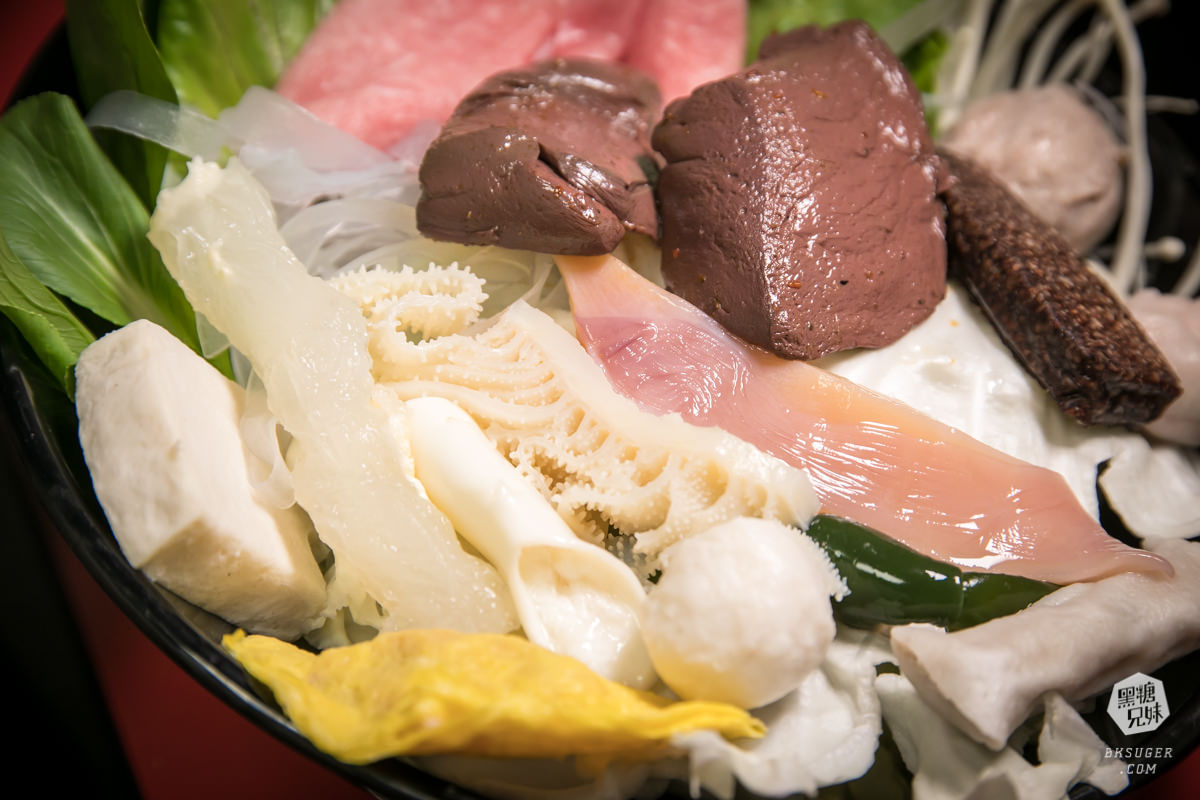 高雄小火鍋推薦｜多福風味火鍋｜回訪率高還有小包廂的用餐區｜料多味美鮮美湯頭