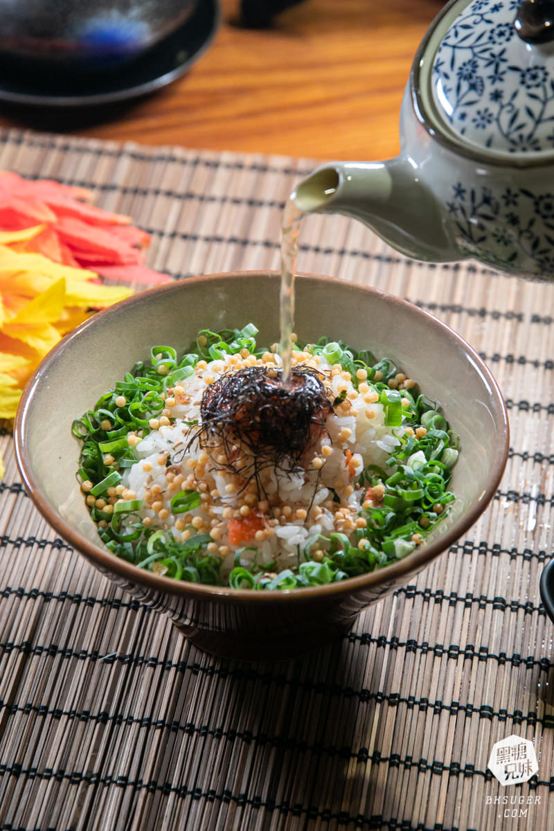 金鶴串場｜只要$98的凍杯生啤酒！武士串燒創始店再次推出2.0海陸雙刀流！｜高雄居酒屋串燒日料