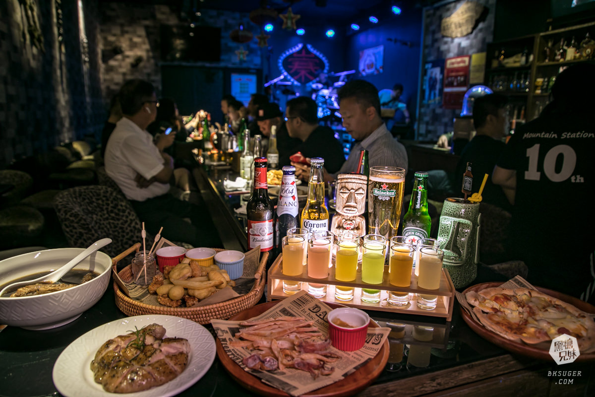 高雄live現場演唱酒吧|山寨音樂餐廳|原住民的幽默與熱情|馬撒魯、小米酒整組喝起來 - 第48張圖 高雄live現場演唱酒吧|山寨音樂餐廳|原住民的幽默與熱情|馬撒魯、小米酒整組喝起來