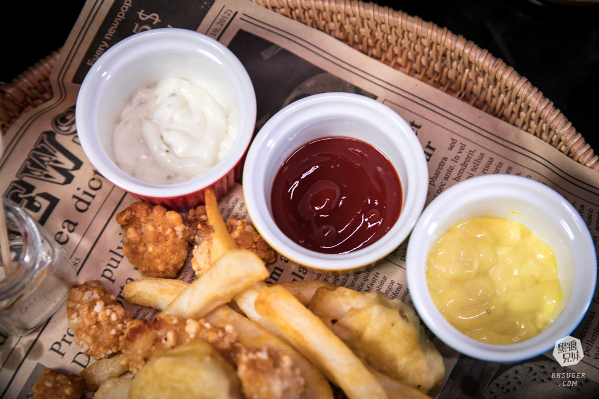 高雄live現場演唱酒吧|山寨音樂餐廳|原住民的幽默與熱情|馬撒魯、小米酒整組喝起來 - 第37張圖 高雄live現場演唱酒吧|山寨音樂餐廳|原住民的幽默與熱情|馬撒魯、小米酒整組喝起來