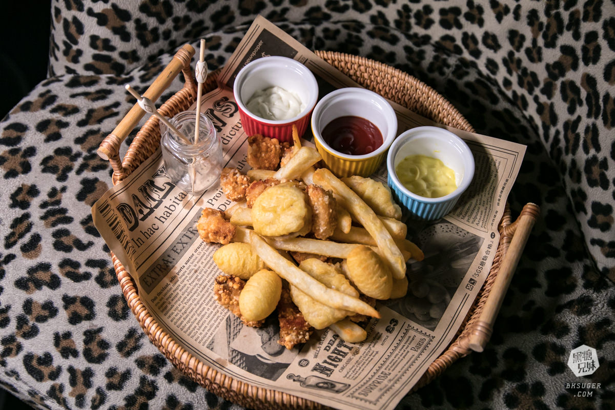 高雄live現場演唱酒吧|山寨音樂餐廳|原住民的幽默與熱情|馬撒魯、小米酒整組喝起來 - 第35張圖 高雄live現場演唱酒吧|山寨音樂餐廳|原住民的幽默與熱情|馬撒魯、小米酒整組喝起來