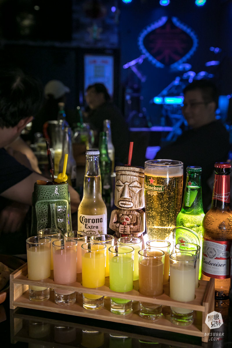 高雄live現場演唱酒吧|山寨音樂餐廳|原住民的幽默與熱情|馬撒魯、小米酒整組喝起來 - 第15張圖 高雄live現場演唱酒吧|山寨音樂餐廳|原住民的幽默與熱情|馬撒魯、小米酒整組喝起來