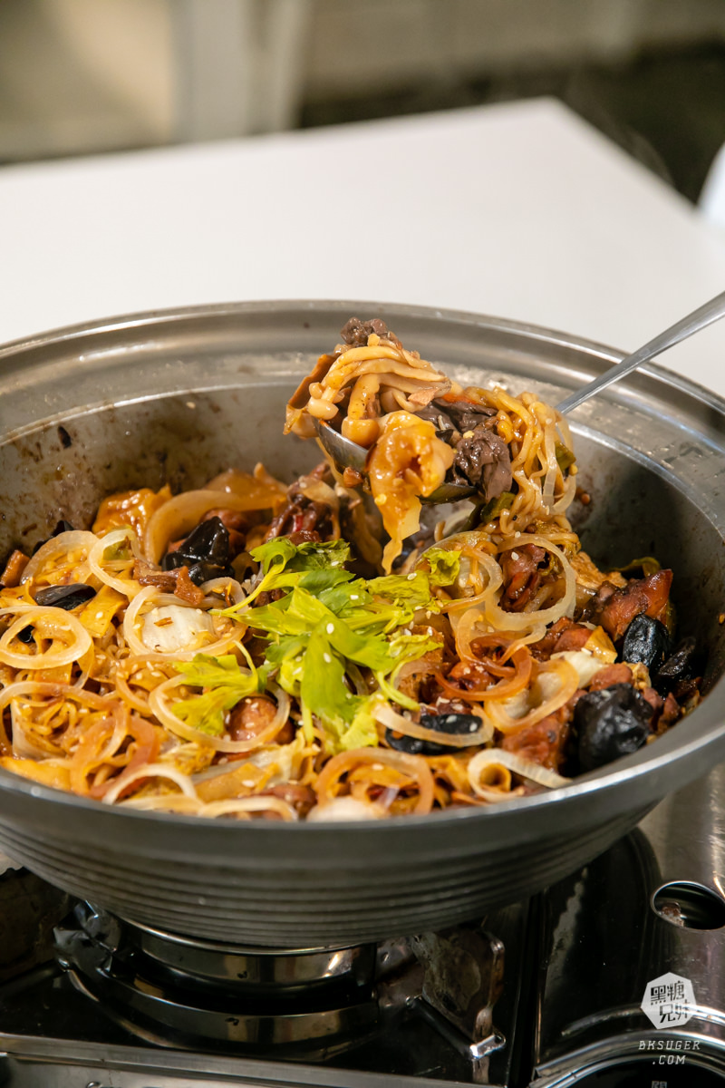 鼎山家樂福美食|辣麻麻百味雞煲|上海乾鍋平價爽爽兩吃法、乾辣炒鍋香氣逼人~ - 第10張圖 鼎山家樂福美食|辣麻麻百味雞煲|上海乾鍋平價爽爽兩吃法、乾辣炒鍋香氣逼人~