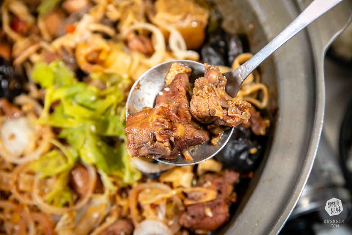 鼎山家樂福美食|辣麻麻百味雞煲|上海乾鍋平價爽爽兩吃法、乾辣炒鍋香氣逼人~ - 第11張圖 鼎山家樂福美食|辣麻麻百味雞煲|上海乾鍋平價爽爽兩吃法、乾辣炒鍋香氣逼人~