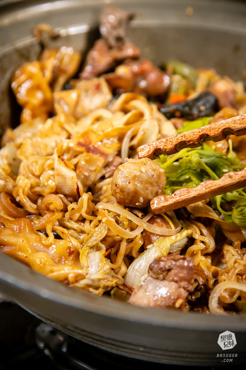 鼎山家樂福美食|辣麻麻百味雞煲|上海乾鍋平價爽爽兩吃法、乾辣炒鍋香氣逼人~ - 第16張圖 鼎山家樂福美食|辣麻麻百味雞煲|上海乾鍋平價爽爽兩吃法、乾辣炒鍋香氣逼人~