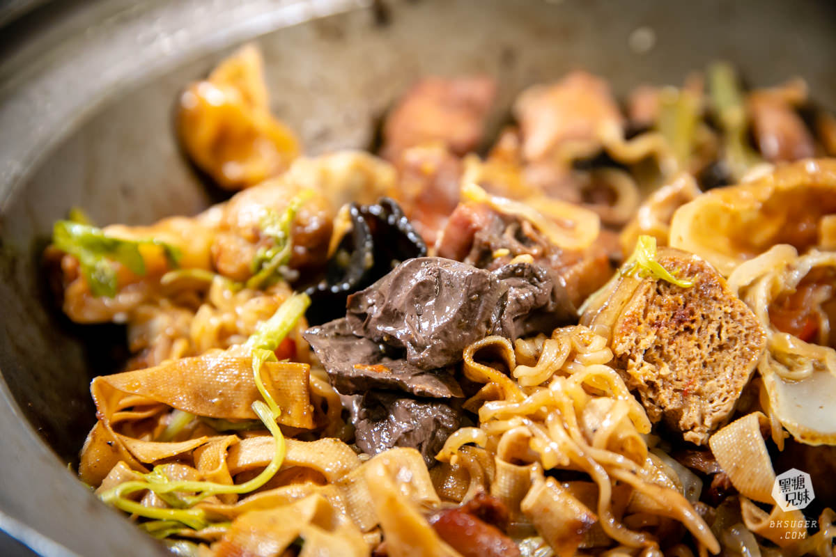 鼎山家樂福美食|辣麻麻百味雞煲|上海乾鍋平價爽爽兩吃法、乾辣炒鍋香氣逼人~ - 第23張圖 鼎山家樂福美食|辣麻麻百味雞煲|上海乾鍋平價爽爽兩吃法、乾辣炒鍋香氣逼人~