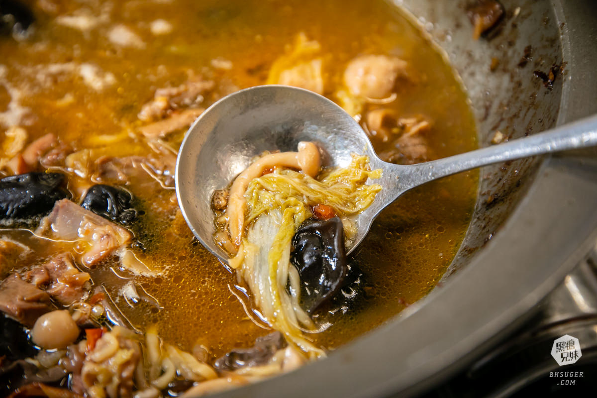 鼎山家樂福美食|辣麻麻百味雞煲|上海乾鍋平價爽爽兩吃法、乾辣炒鍋香氣逼人~ - 第25張圖 鼎山家樂福美食|辣麻麻百味雞煲|上海乾鍋平價爽爽兩吃法、乾辣炒鍋香氣逼人~