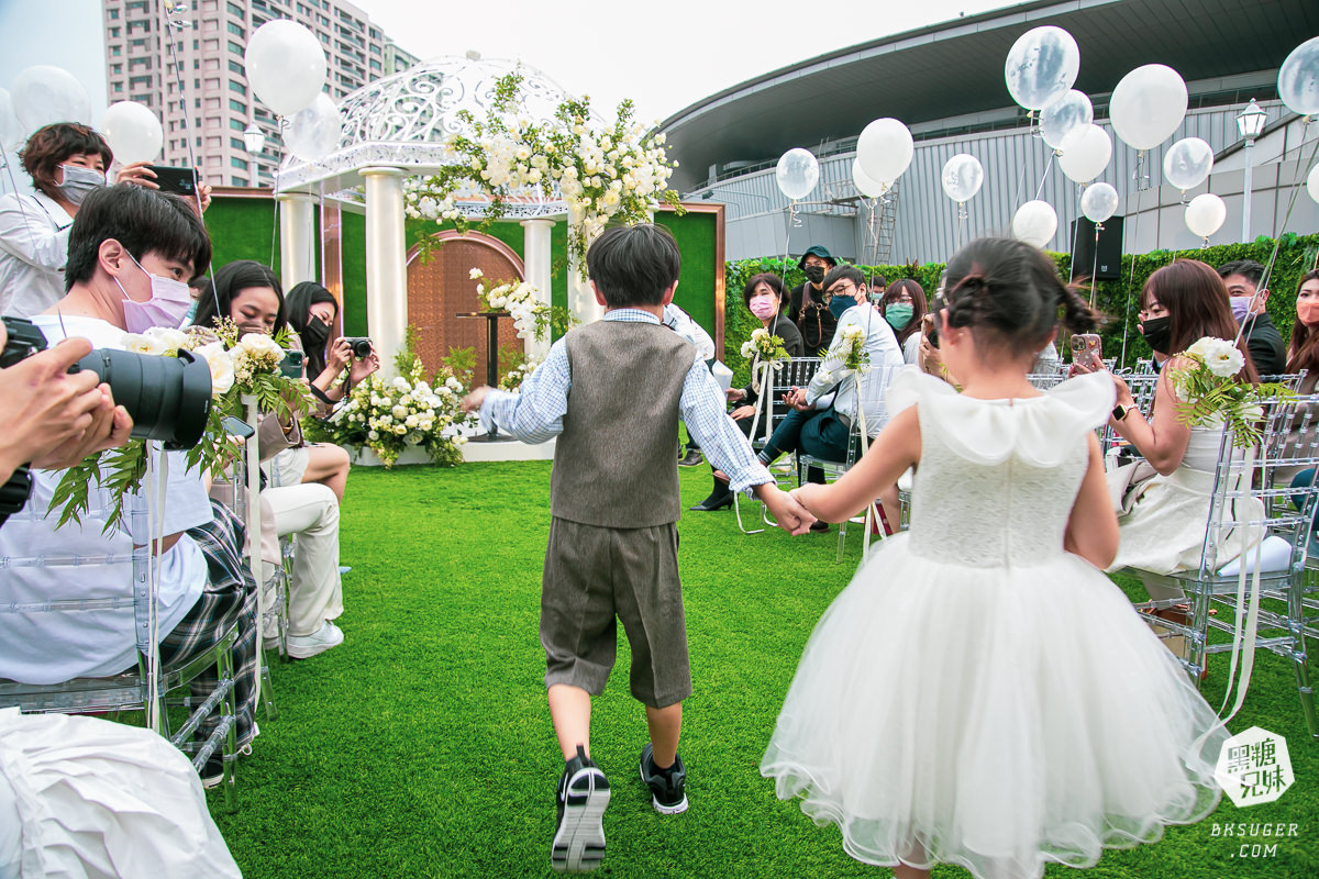 高雄戶外婚禮場地推薦|漢來巨蛋「光之苑」戶外婚禮場地|2022高雄最市中心的戶外證婚場地|漢來巨蛋宴會廳 - 第29張圖 高雄戶外婚禮場地推薦|漢來巨蛋「光之苑」戶外婚禮場地|2022高雄最市中心的戶外證婚場地|漢來巨蛋宴會廳