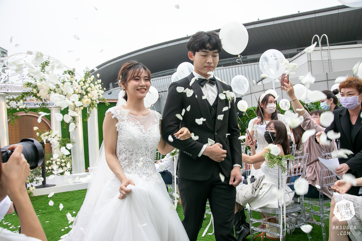 高雄戶外婚禮場地推薦|漢來巨蛋「光之苑」戶外婚禮場地|2022高雄最市中心的戶外證婚場地|漢來巨蛋宴會廳 - 第35張圖 高雄戶外婚禮場地推薦|漢來巨蛋「光之苑」戶外婚禮場地|2022高雄最市中心的戶外證婚場地|漢來巨蛋宴會廳
