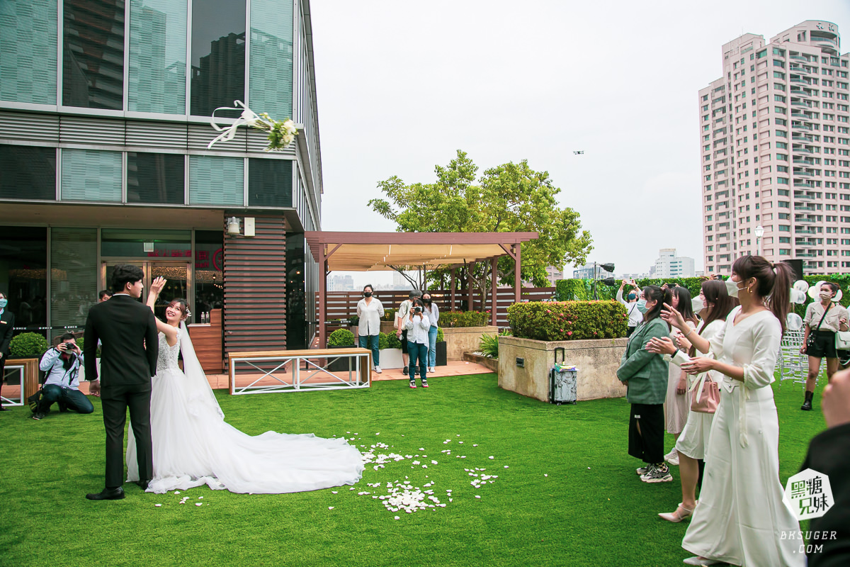 高雄戶外婚禮場地推薦|漢來巨蛋「光之苑」戶外婚禮場地|2022高雄最市中心的戶外證婚場地|漢來巨蛋宴會廳 - 第36張圖 高雄戶外婚禮場地推薦|漢來巨蛋「光之苑」戶外婚禮場地|2022高雄最市中心的戶外證婚場地|漢來巨蛋宴會廳