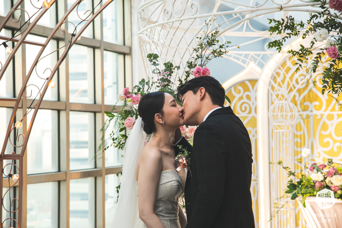 漢來閣|高雄戶外證婚儀式場地|戶外婚禮是每個新娘的夢|漢來宴會廳X高雄漢來婚宴2023 - 第24張圖 漢來閣|高雄戶外證婚儀式場地|戶外婚禮是每個新娘的夢|漢來宴會廳X高雄漢來婚宴2023