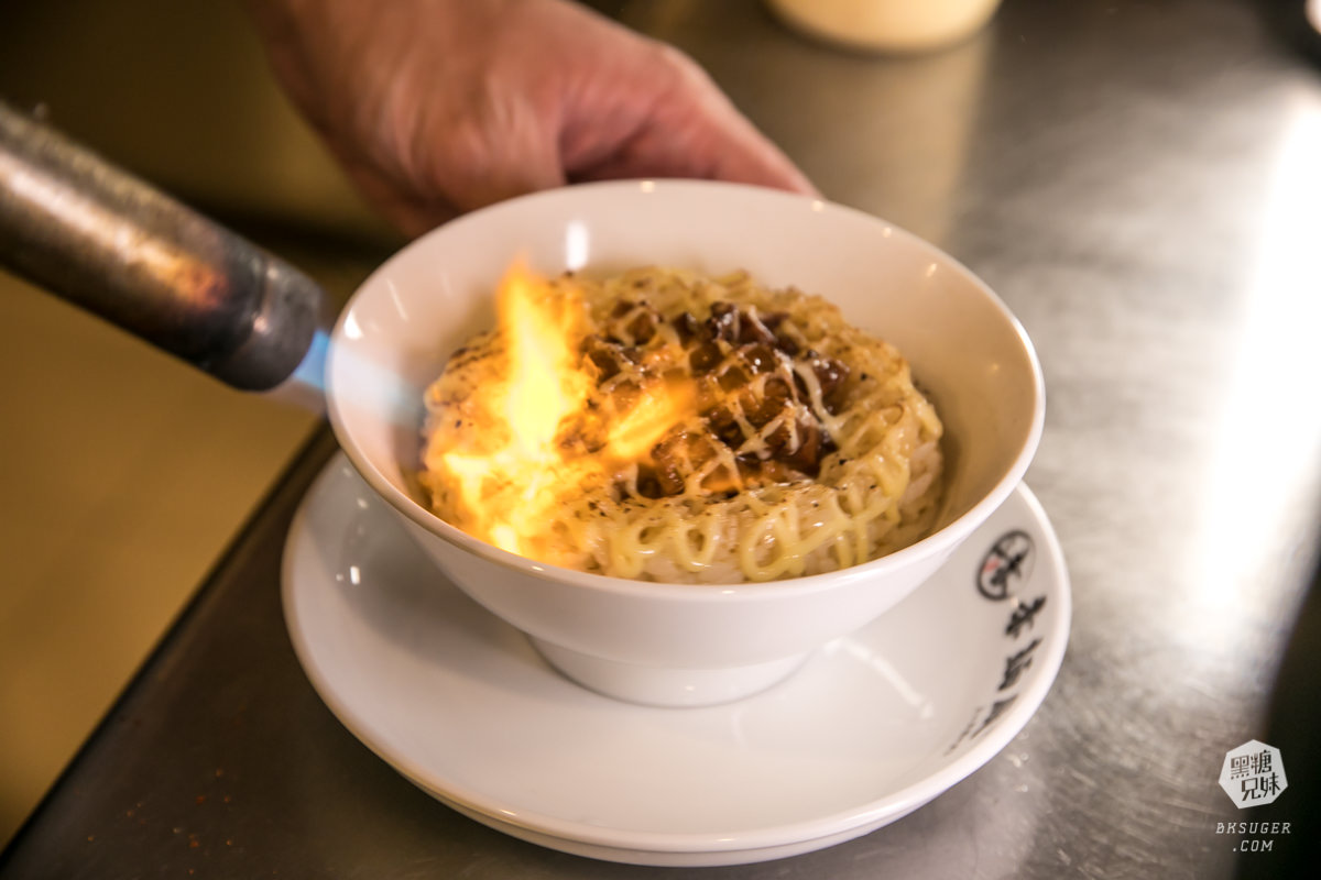 高雄拉麵宵夜|赤麵廠新崛江店 冬季限量東京櫻花蝦拉麵上桌|平時的宵夜口袋名單店 - 第23張圖 高雄拉麵宵夜|赤麵廠新崛江店 冬季限量東京櫻花蝦拉麵上桌|平時的宵夜口袋名單店