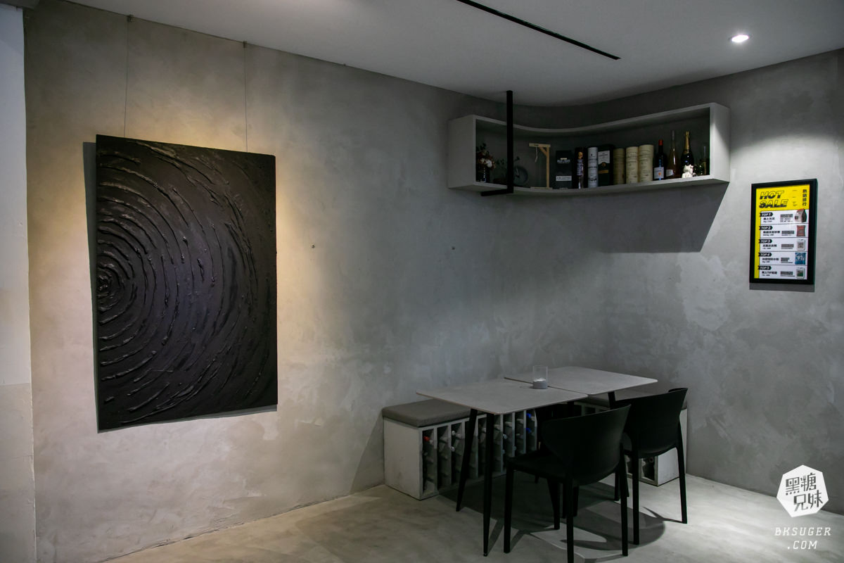 高雄插座咖啡廳|壹酒酒|AM是咖啡、PM就賣酒的水泥灰調咖啡酒吧空間|後火車站酒吧 - 第9張圖 高雄插座咖啡廳|壹酒酒|AM是咖啡、PM就賣酒的水泥灰調咖啡酒吧空間|後火車站酒吧