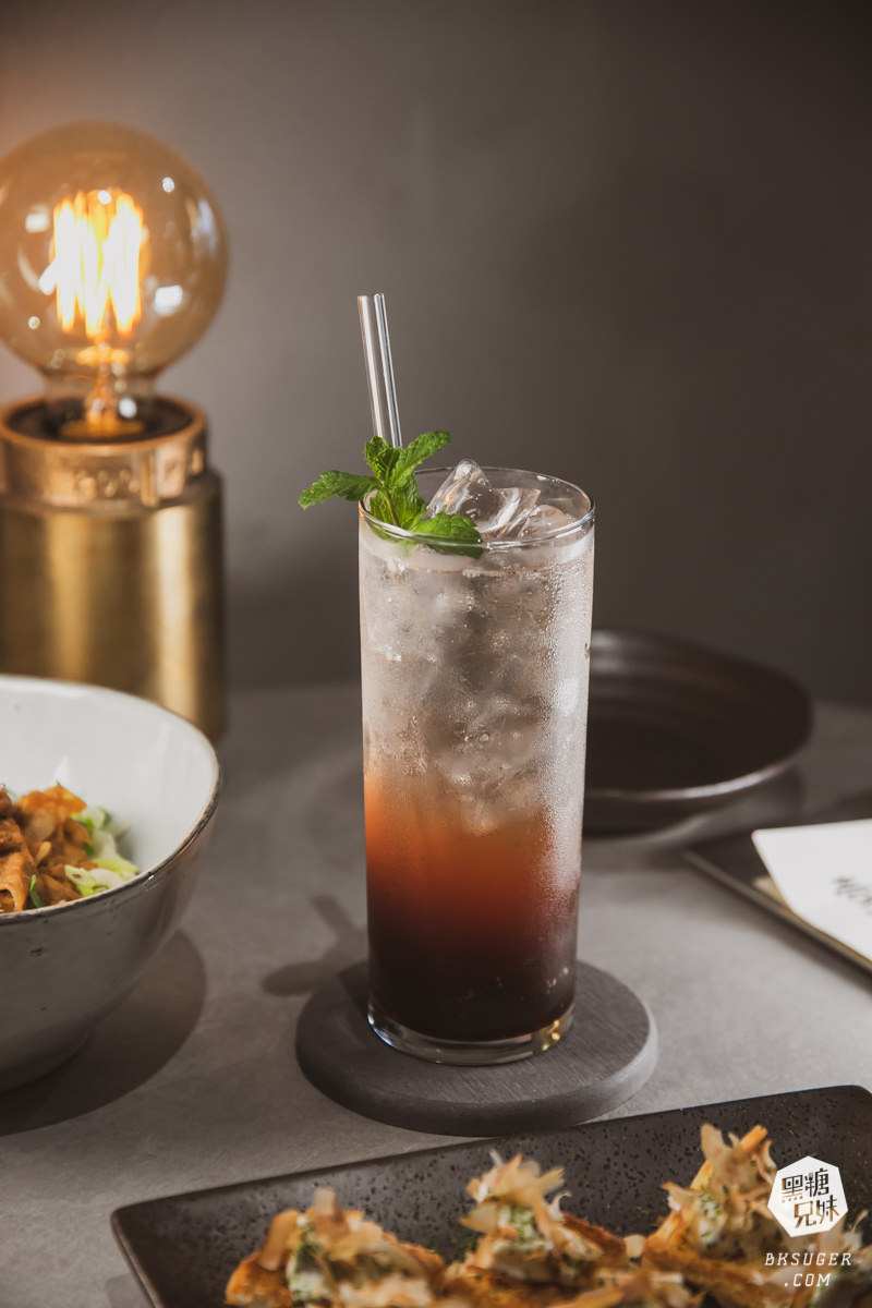 高雄插座咖啡廳|壹酒酒|AM是咖啡、PM就賣酒的水泥灰調咖啡酒吧空間|後火車站酒吧 - 第15張圖 高雄插座咖啡廳|壹酒酒|AM是咖啡、PM就賣酒的水泥灰調咖啡酒吧空間|後火車站酒吧