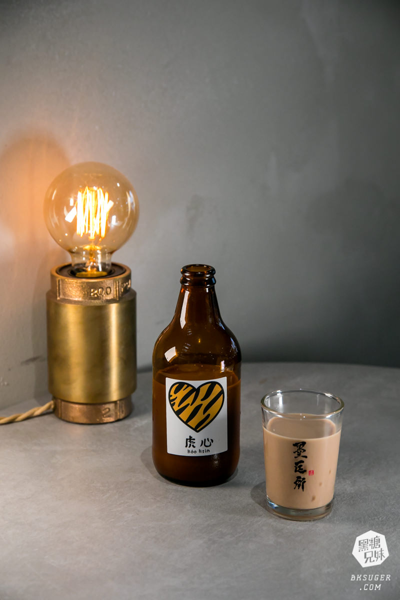 高雄插座咖啡廳|壹酒酒|AM是咖啡、PM就賣酒的水泥灰調咖啡酒吧空間|後火車站酒吧 - 第16張圖 高雄插座咖啡廳|壹酒酒|AM是咖啡、PM就賣酒的水泥灰調咖啡酒吧空間|後火車站酒吧