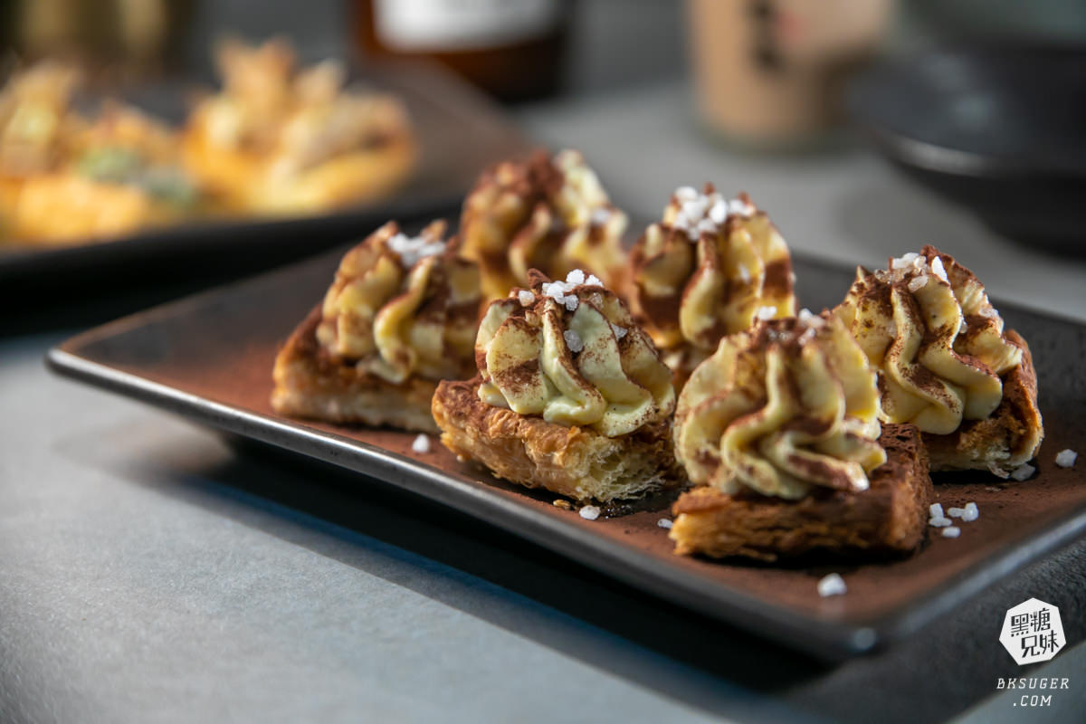 高雄插座咖啡廳|壹酒酒|AM是咖啡、PM就賣酒的水泥灰調咖啡酒吧空間|後火車站酒吧 - 第27張圖 高雄插座咖啡廳|壹酒酒|AM是咖啡、PM就賣酒的水泥灰調咖啡酒吧空間|後火車站酒吧