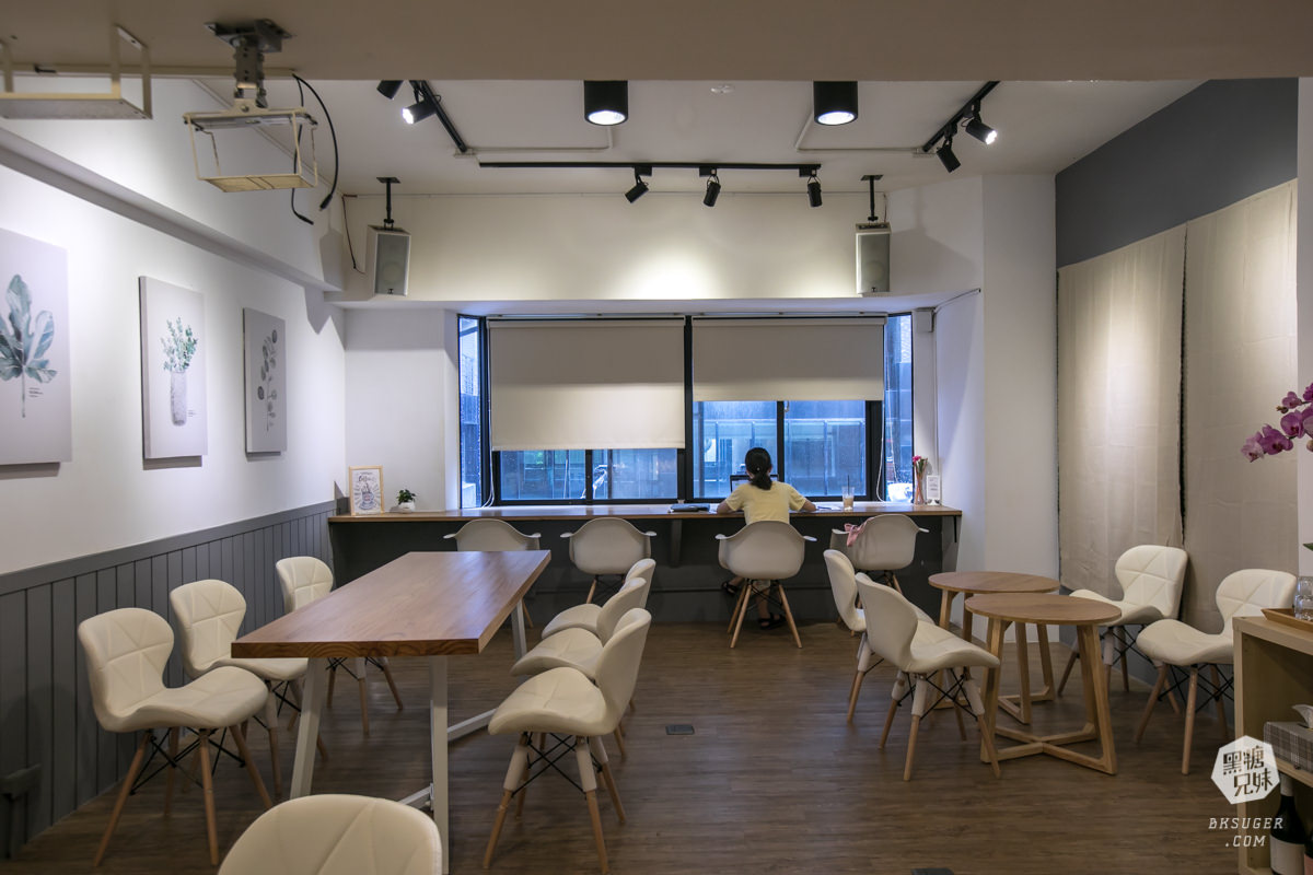 北高雄插座咖啡廳|黑沃咖啡-高雄巨蛋店|平價的冠軍咖啡香|北高雄可包場咖啡廳 - 第9張圖 北高雄插座咖啡廳|黑沃咖啡-高雄巨蛋店|平價的冠軍咖啡香|北高雄可包場咖啡廳