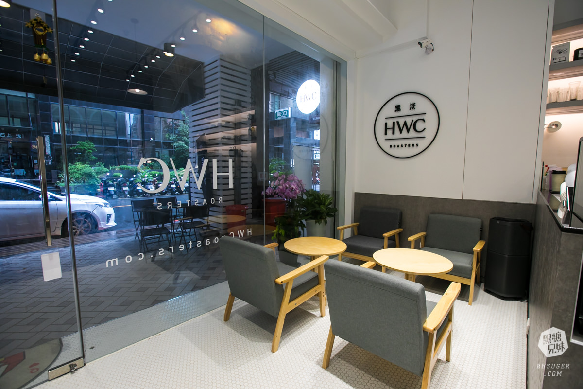 北高雄插座咖啡廳|黑沃咖啡-高雄巨蛋店|平價的冠軍咖啡香|北高雄可包場咖啡廳 - 第7張圖 北高雄插座咖啡廳|黑沃咖啡-高雄巨蛋店|平價的冠軍咖啡香|北高雄可包場咖啡廳