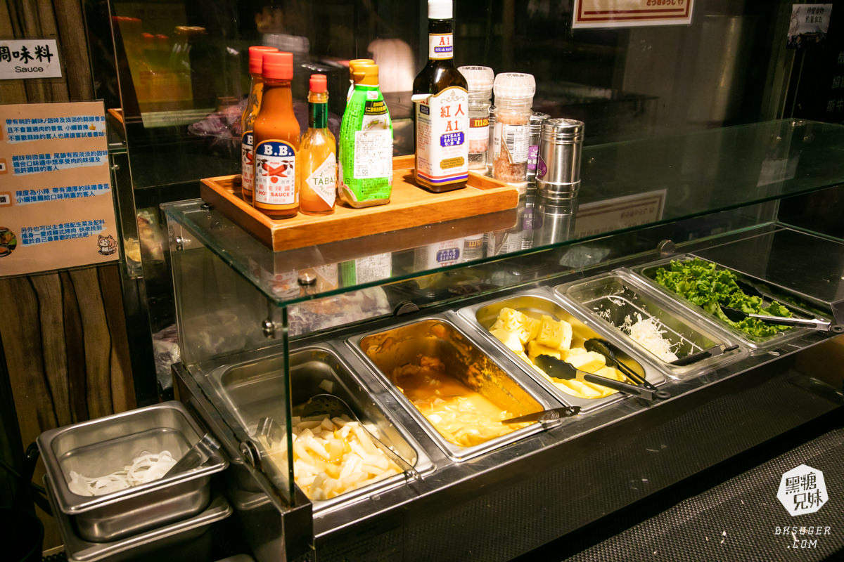 高雄漢堡排餐廳-鬥牛士牛排食堂 五福店｜漢堡三部曲排餐＋吃到飽自助吧｜2023家庭聚餐推薦