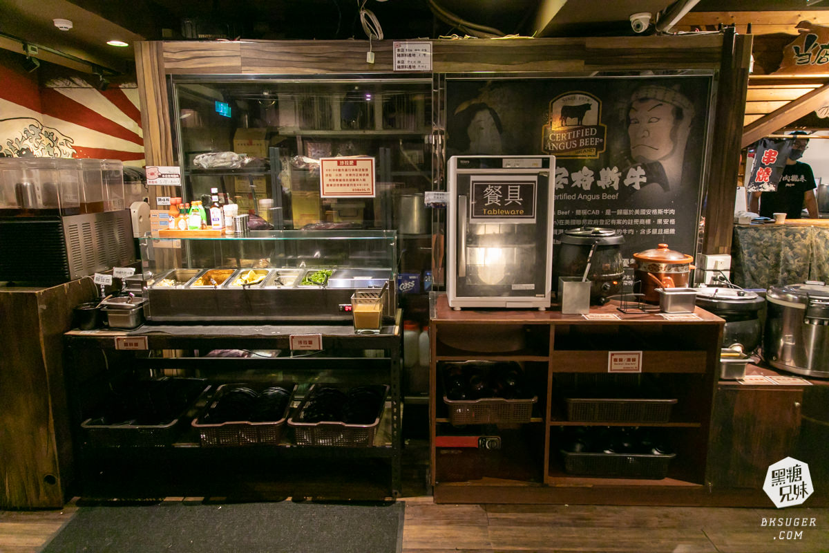 高雄漢堡排餐廳-鬥牛士牛排食堂 五福店｜漢堡三部曲排餐＋吃到飽自助吧｜2023家庭聚餐推薦