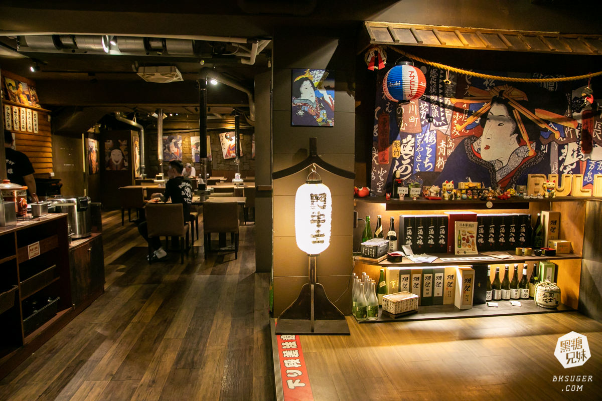 高雄漢堡排餐廳-鬥牛士牛排食堂 五福店｜漢堡三部曲排餐＋吃到飽自助吧｜2023家庭聚餐推薦