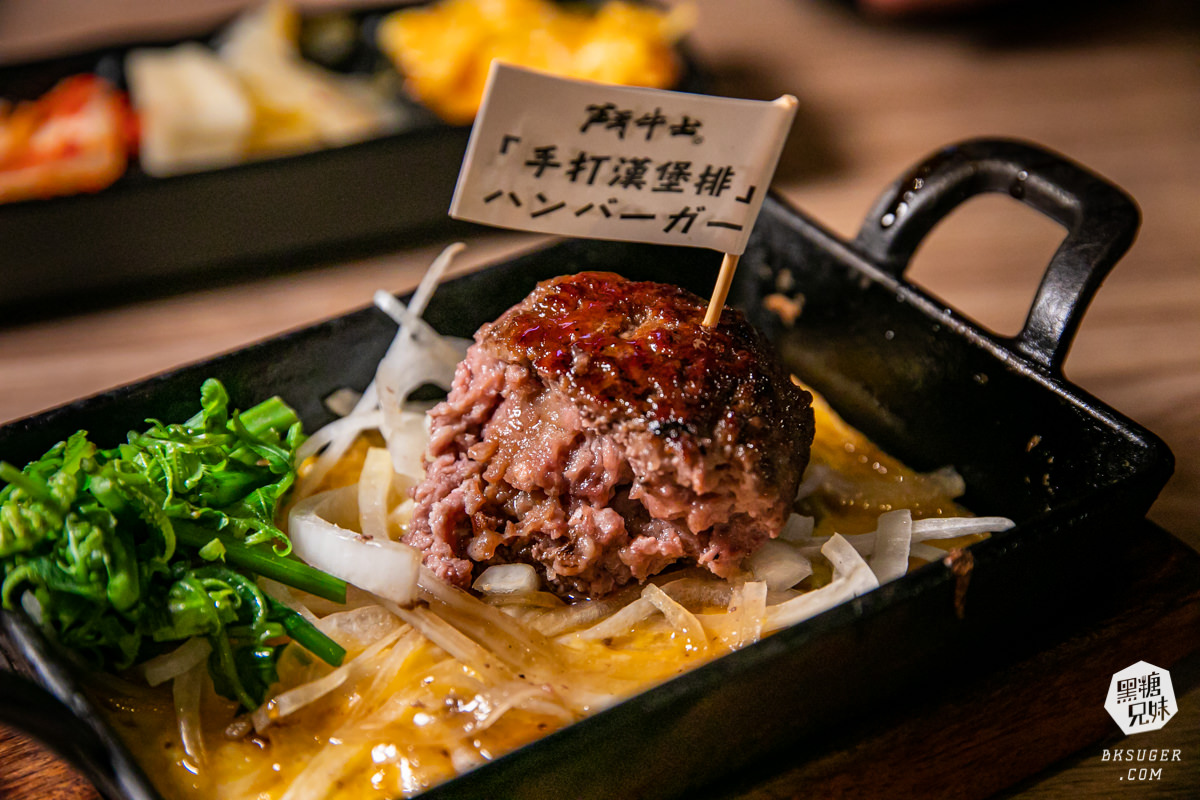 高雄漢堡排餐廳-鬥牛士牛排食堂 五福店｜漢堡三部曲排餐＋吃到飽自助吧｜2023家庭聚餐推薦