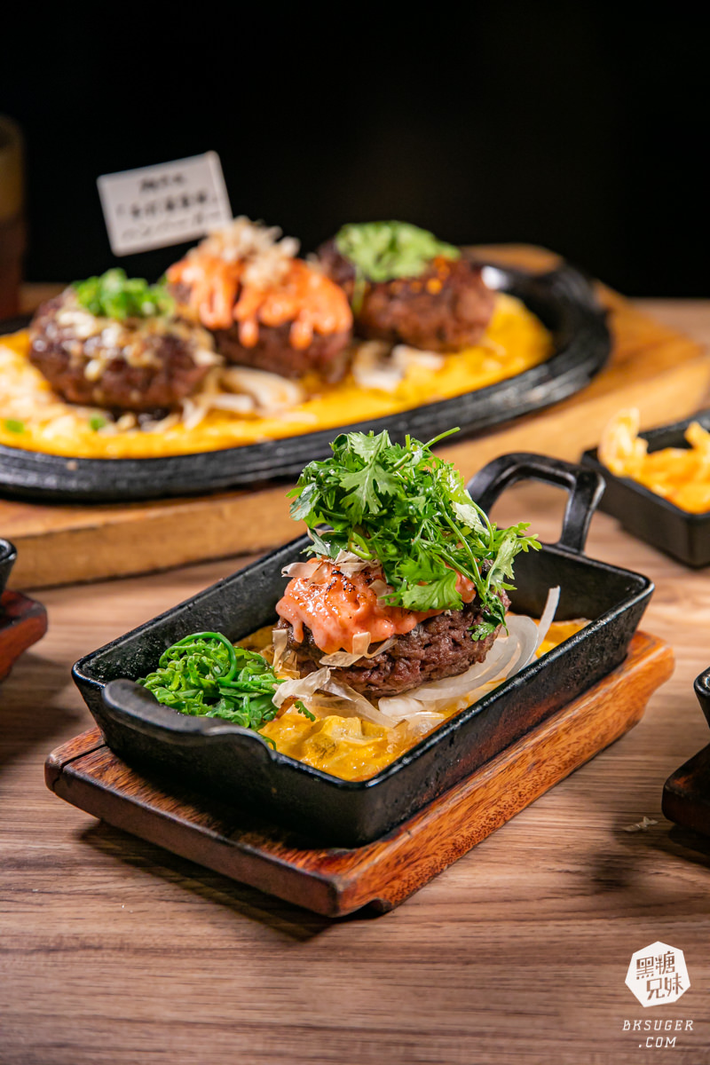 高雄漢堡排餐廳-鬥牛士牛排食堂 五福店｜漢堡三部曲排餐＋吃到飽自助吧｜2023家庭聚餐推薦