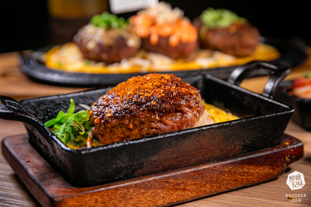 高雄漢堡排餐廳-鬥牛士牛排食堂 五福店｜漢堡三部曲排餐＋吃到飽自助吧｜2023家庭聚餐推薦