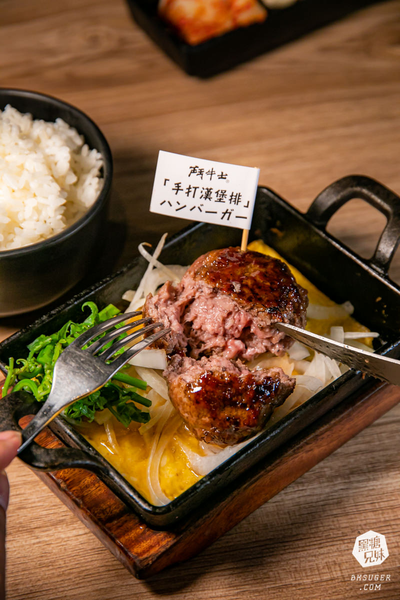 高雄漢堡排餐廳-鬥牛士牛排食堂 五福店｜漢堡三部曲排餐＋吃到飽自助吧｜2023家庭聚餐推薦