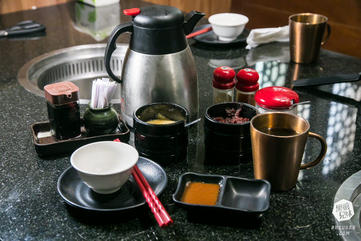 高雄燒肉吃到飽聚餐|秘町無煙炭火燒肉民族店|精緻生魚片和牛饗宴$579起任你吃 - 第11張圖 高雄燒肉吃到飽聚餐|秘町無煙炭火燒肉民族店|精緻生魚片和牛饗宴$579起任你吃