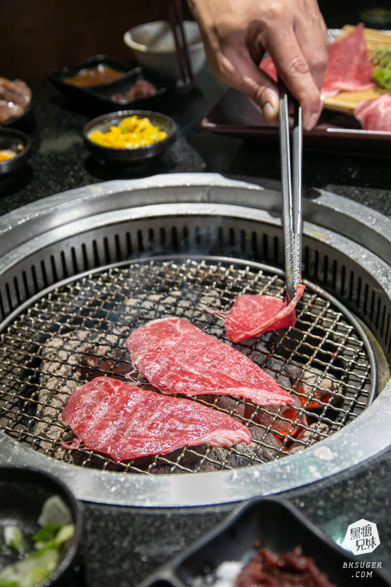 高雄燒肉吃到飽聚餐|秘町無煙炭火燒肉民族店|精緻生魚片和牛饗宴$579起任你吃 - 第24張圖 高雄燒肉吃到飽聚餐|秘町無煙炭火燒肉民族店|精緻生魚片和牛饗宴$579起任你吃