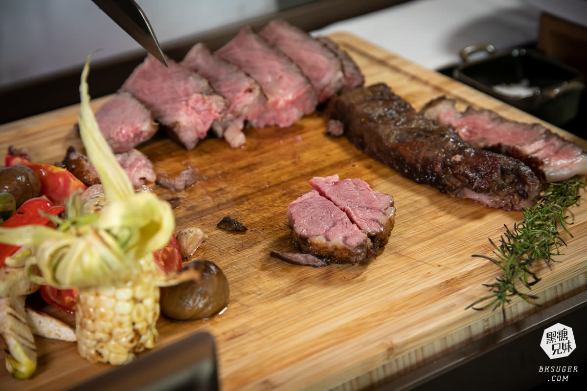高雄漢來焰牛排館｜共享排餐＆桌邊秀互動理念｜質感小農精緻沙拉甜點自助吧