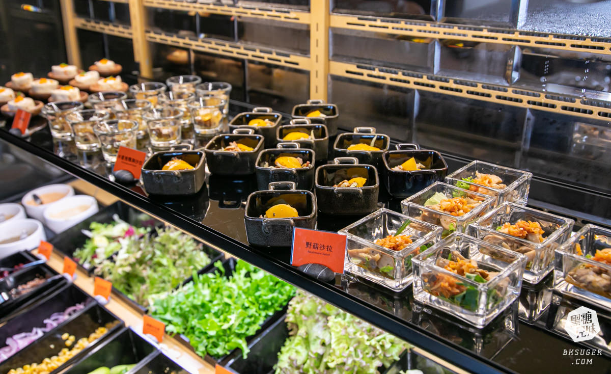 高雄漢來焰牛排館｜共享排餐＆桌邊秀互動理念｜質感小農精緻沙拉甜點自助吧