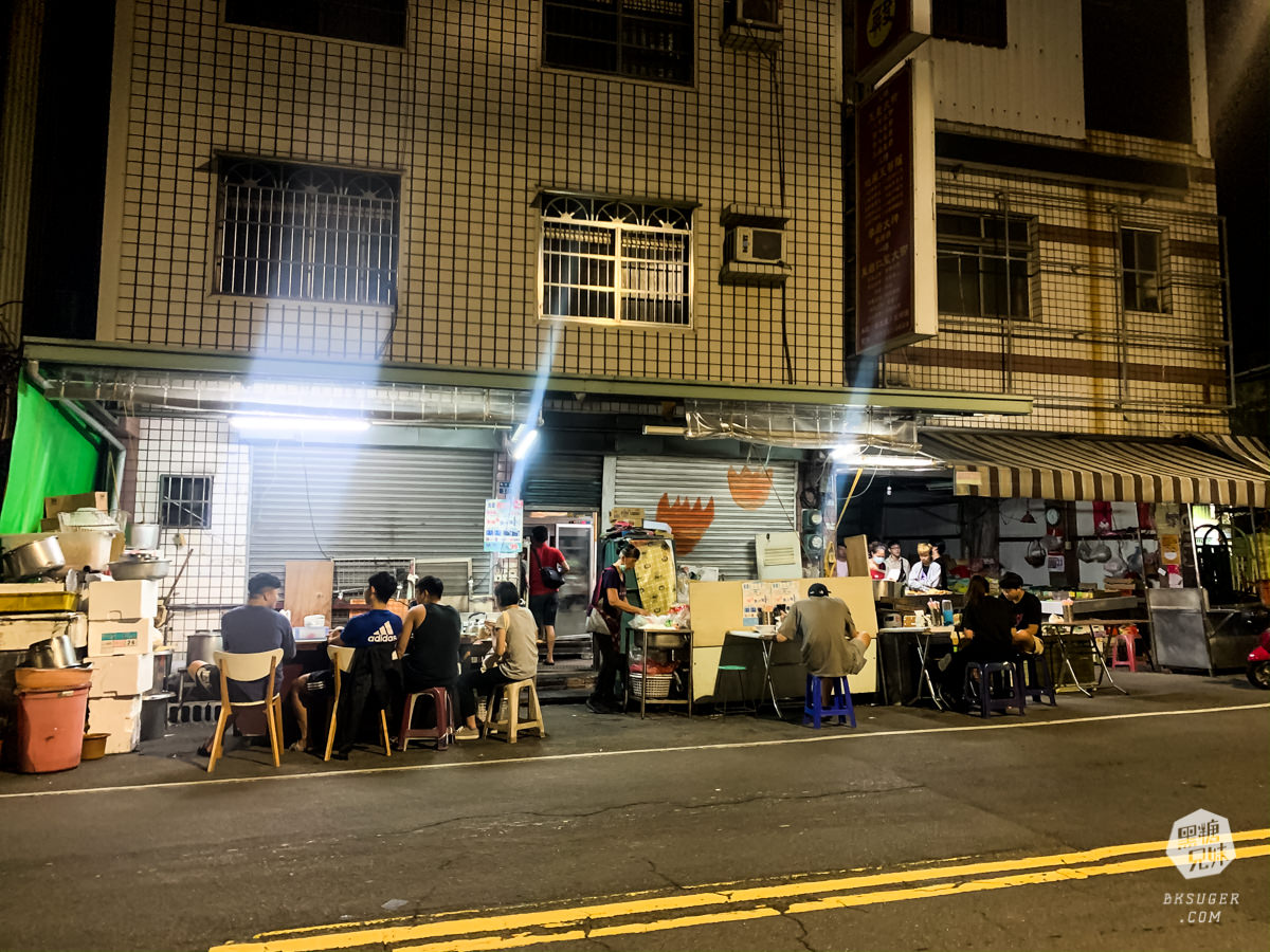 高雄宵夜素食霸主-五元粥|凌晨三點開賣只賣四小時,山腳下的排隊銅板美食 - 第1張圖 高雄宵夜素食霸主-五元粥|凌晨三點開賣只賣四小時,山腳下的排隊銅板美食