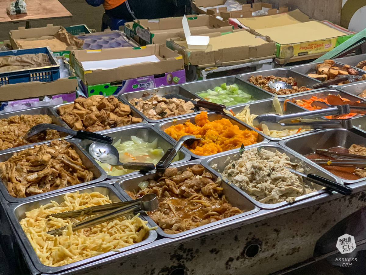 高雄宵夜素食霸主-五元粥|凌晨三點開賣只賣四小時,山腳下的排隊銅板美食 - 第6張圖 高雄宵夜素食霸主-五元粥|凌晨三點開賣只賣四小時,山腳下的排隊銅板美食