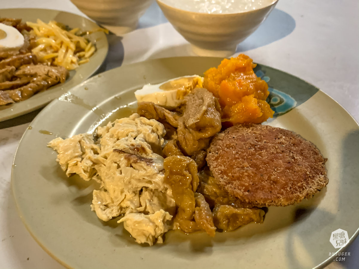 高雄宵夜素食霸主-五元粥|凌晨三點開賣只賣四小時,山腳下的排隊銅板美食 - 第8張圖 高雄宵夜素食霸主-五元粥|凌晨三點開賣只賣四小時,山腳下的排隊銅板美食